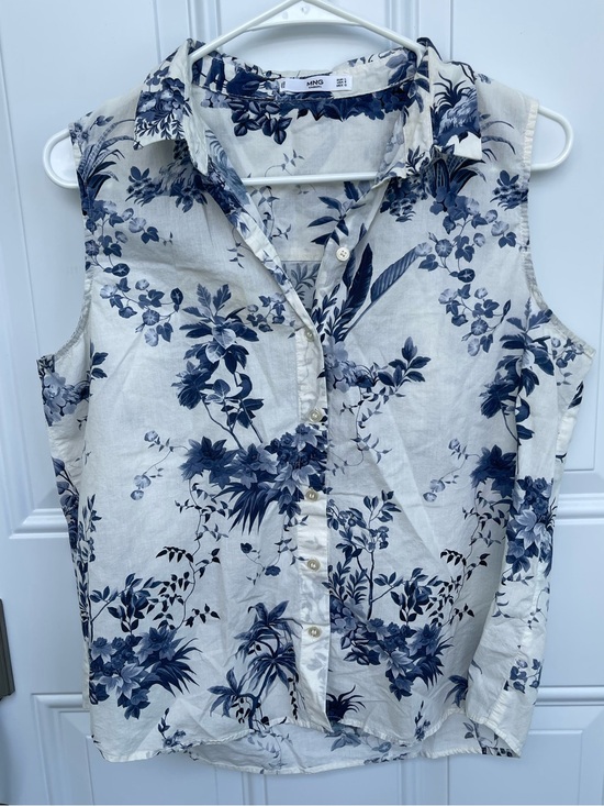 Mango Tops - Mango Sleeveless Floral Button-Front Blouse in Navy and Cream